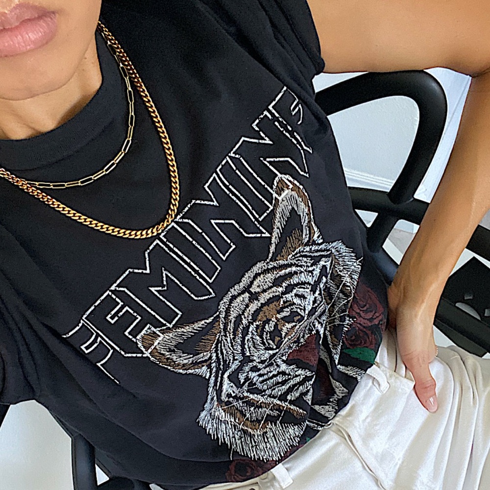 Feminine Tiger Graphic Tee Black Edgy Streetwear Statement T-Shirt (S)